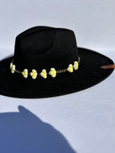 Load image into Gallery viewer, Puakenikeni Hat Jewelry
