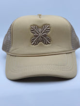 Load image into Gallery viewer, Welo Truckers- Hawaiian Quilt

