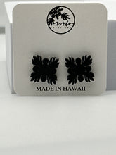 Load image into Gallery viewer, Medium Sized Hawaiian Quilt Studs
